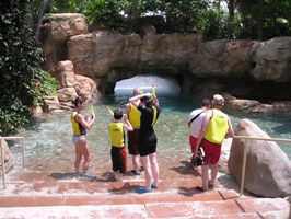 family-discovery-cove-orlando-florida