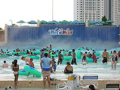 waterfall-wet-n-wild-waterpark-orlando